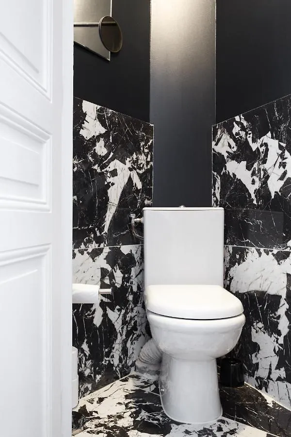 Bright And Newly Renovated 2 Bedroom Apartment, Hip & Paris, Montmartre-opera Paris