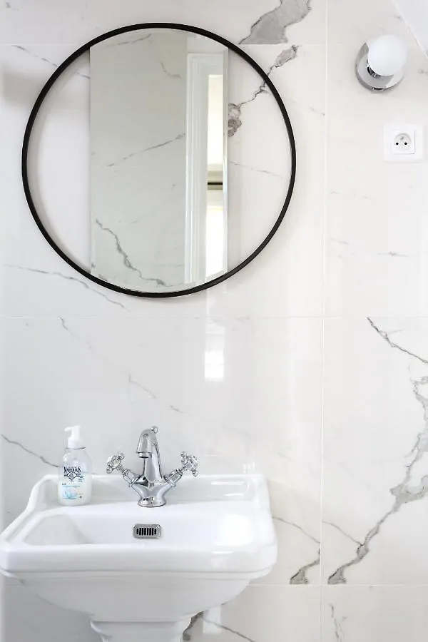 Bright And Newly Renovated 2 Bedroom Apartment, Hip & Paris, Montmartre-opera