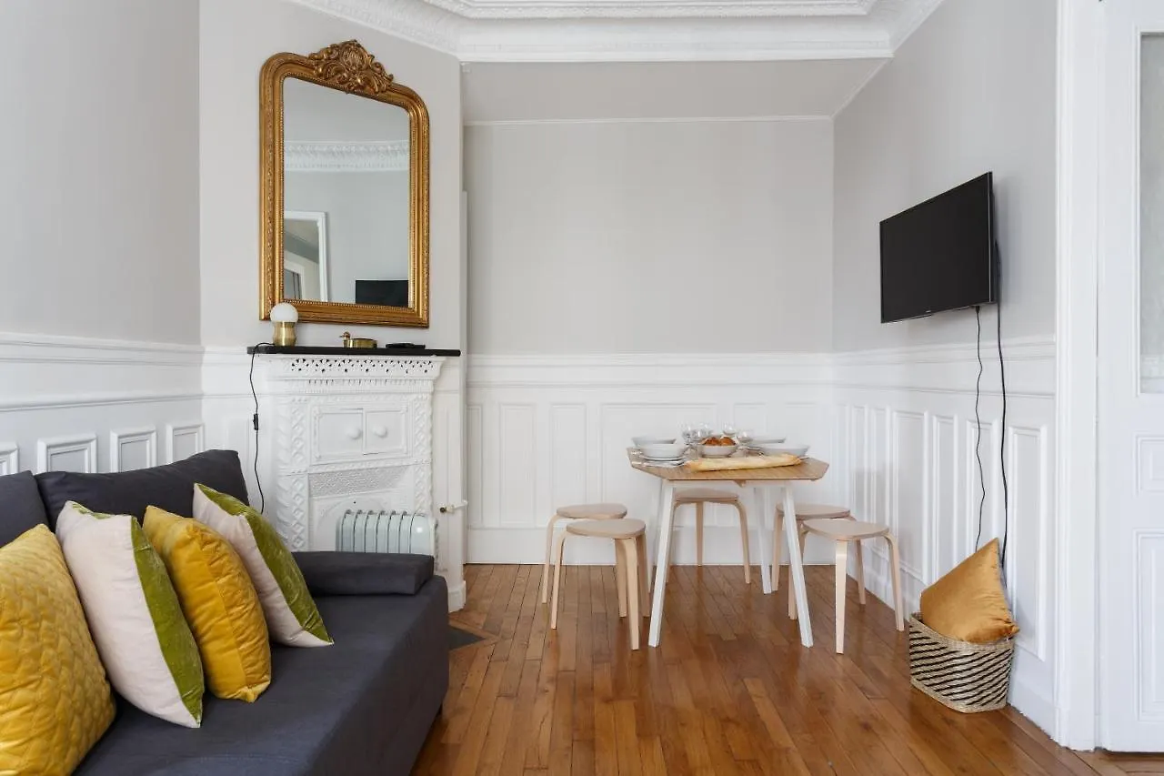 Bright And Newly Renovated 2 Bedroom Apartment, Hip & Paris, Montmartre-opera * Parigi