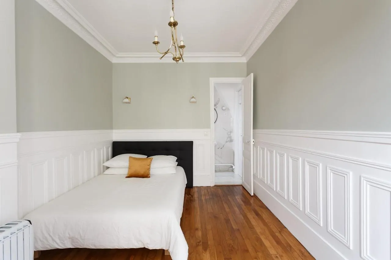 Bright And Newly Renovated 2 Bedroom Apartment, Hip & Paris, Montmartre-opera *