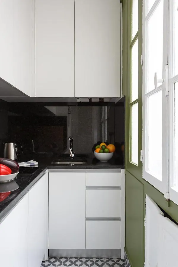 Bright And Newly Renovated 2 Bedroom Apartment, Hip & Paris, Montmartre-opera Daire Paris