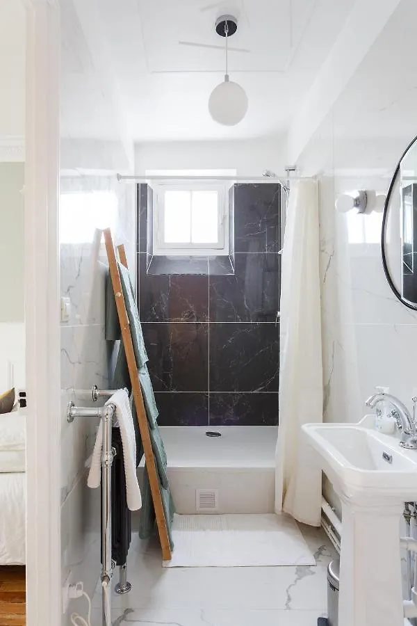 Bright And Newly Renovated 2 Bedroom Apartment, Hip & Paris, Montmartre-opera *