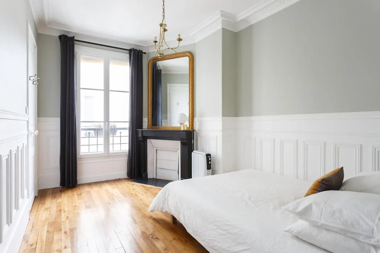 Bright And Newly Renovated 2 Bedroom Apartment, Hip & Paris, Montmartre-opera Appartamento